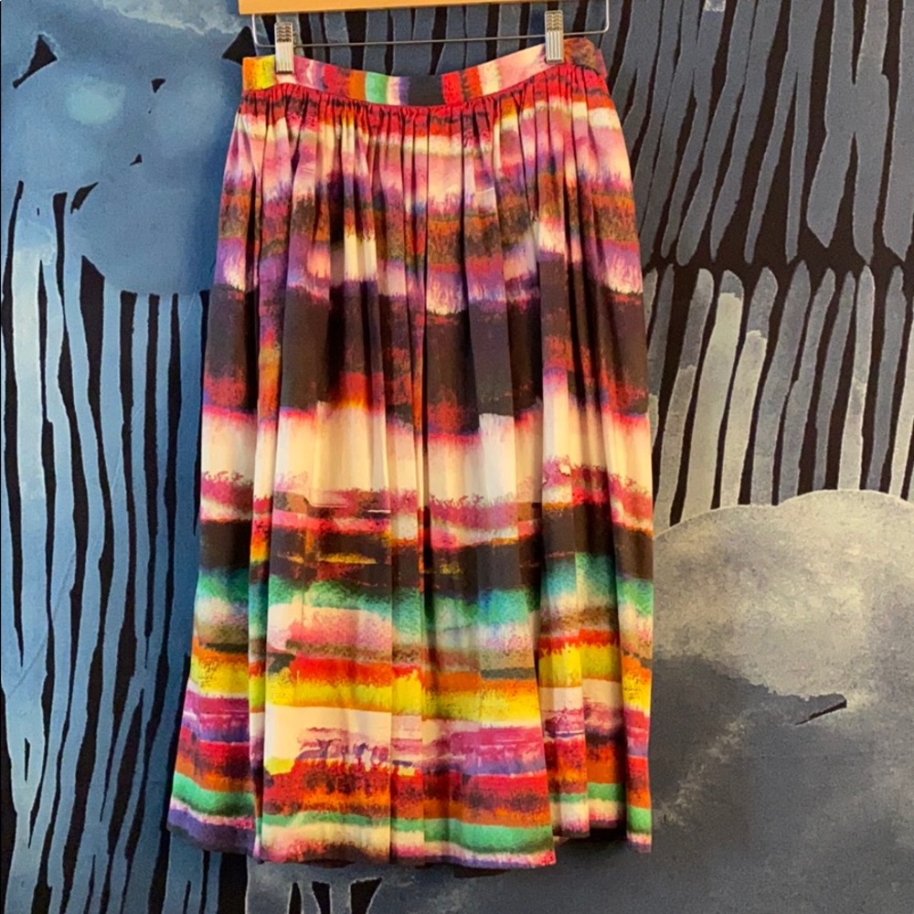 Trundle skirt measurements: waist:  14.75 inches, length: 30 inches